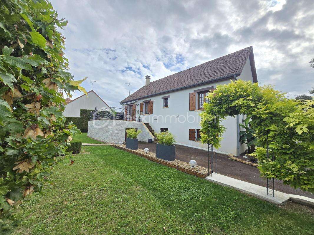 Maison à MONTIGNY-AUX-AMOGNES