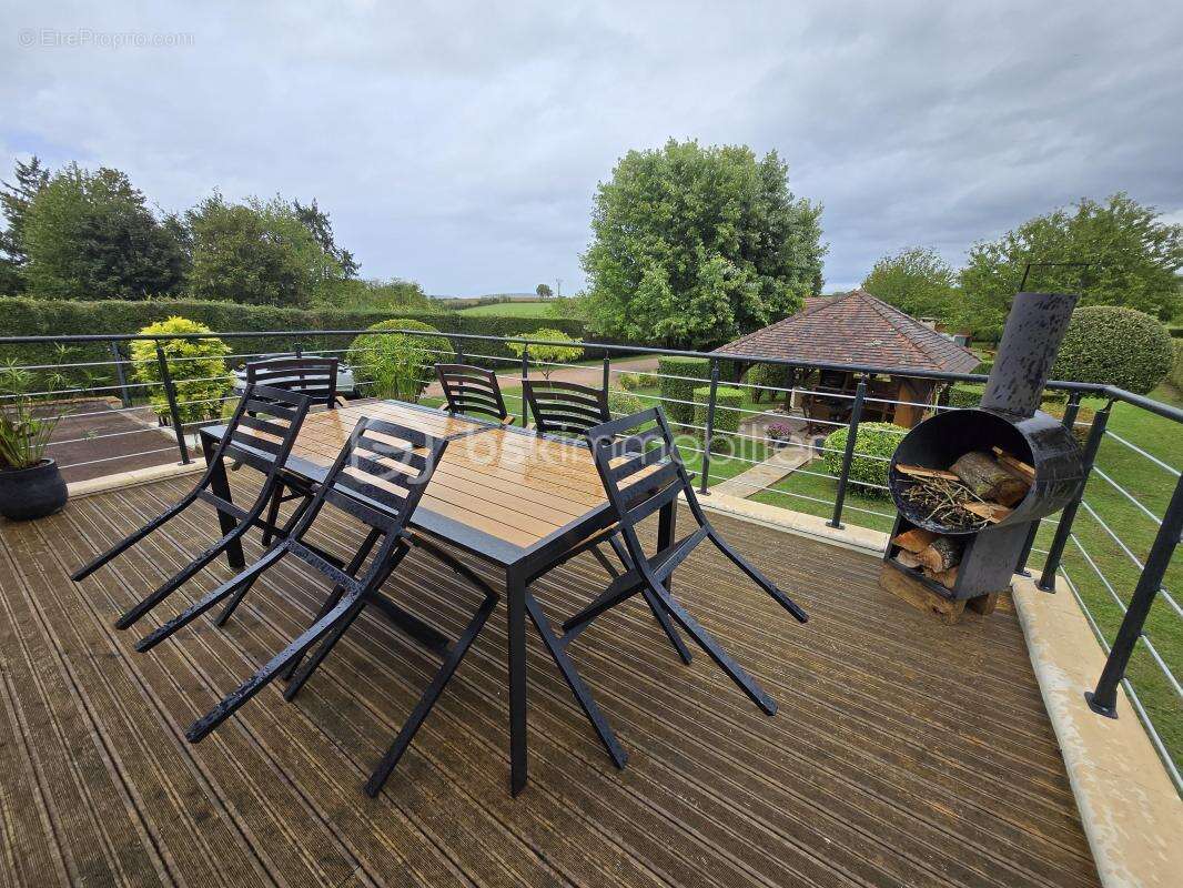 Maison à MONTIGNY-AUX-AMOGNES