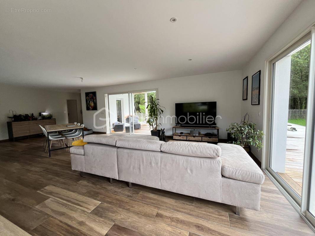 Maison à GRAYAN-ET-L&#039;HOPITAL