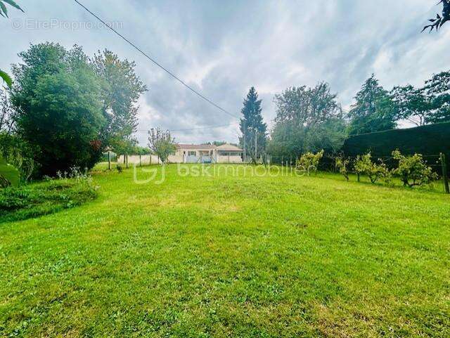 Terrain à SAINT-BRIS-DES-BOIS