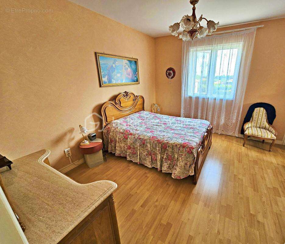 Maison à COMMELLE-VERNAY