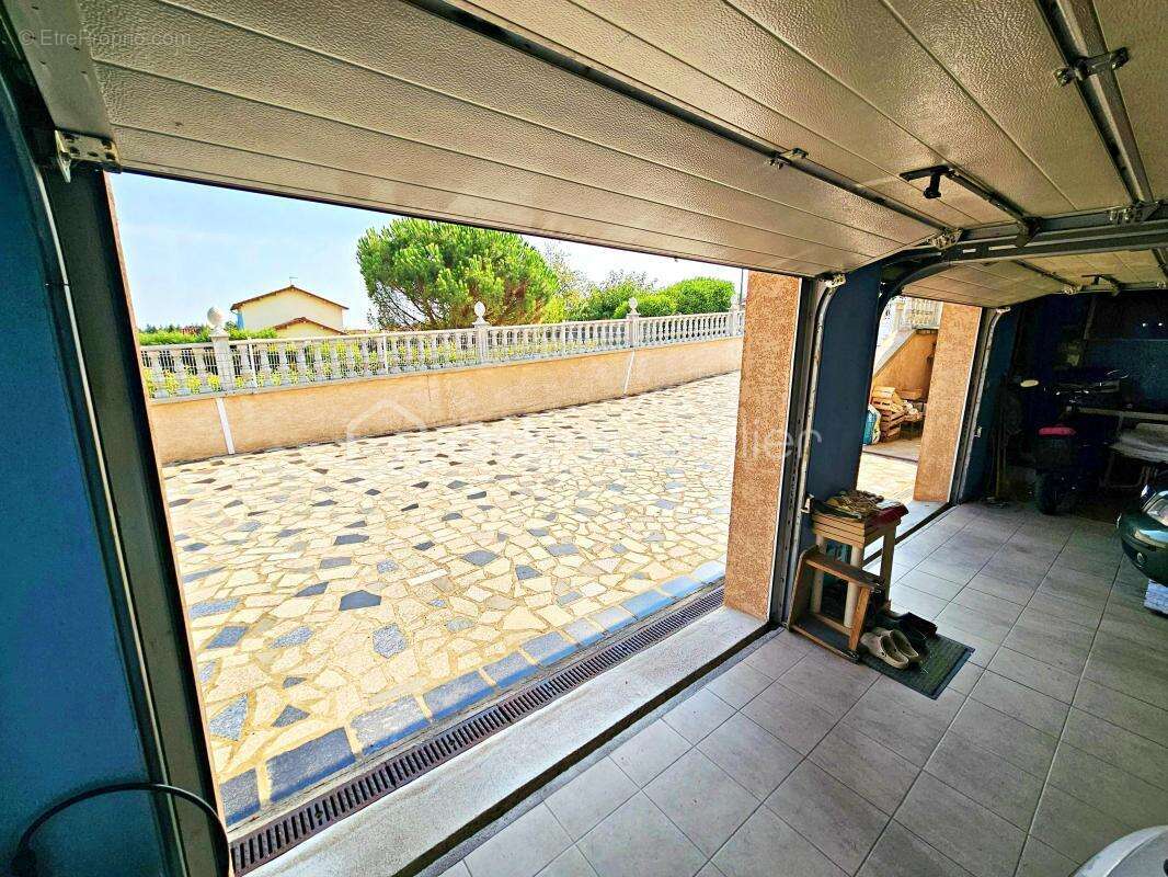 Maison à COMMELLE-VERNAY