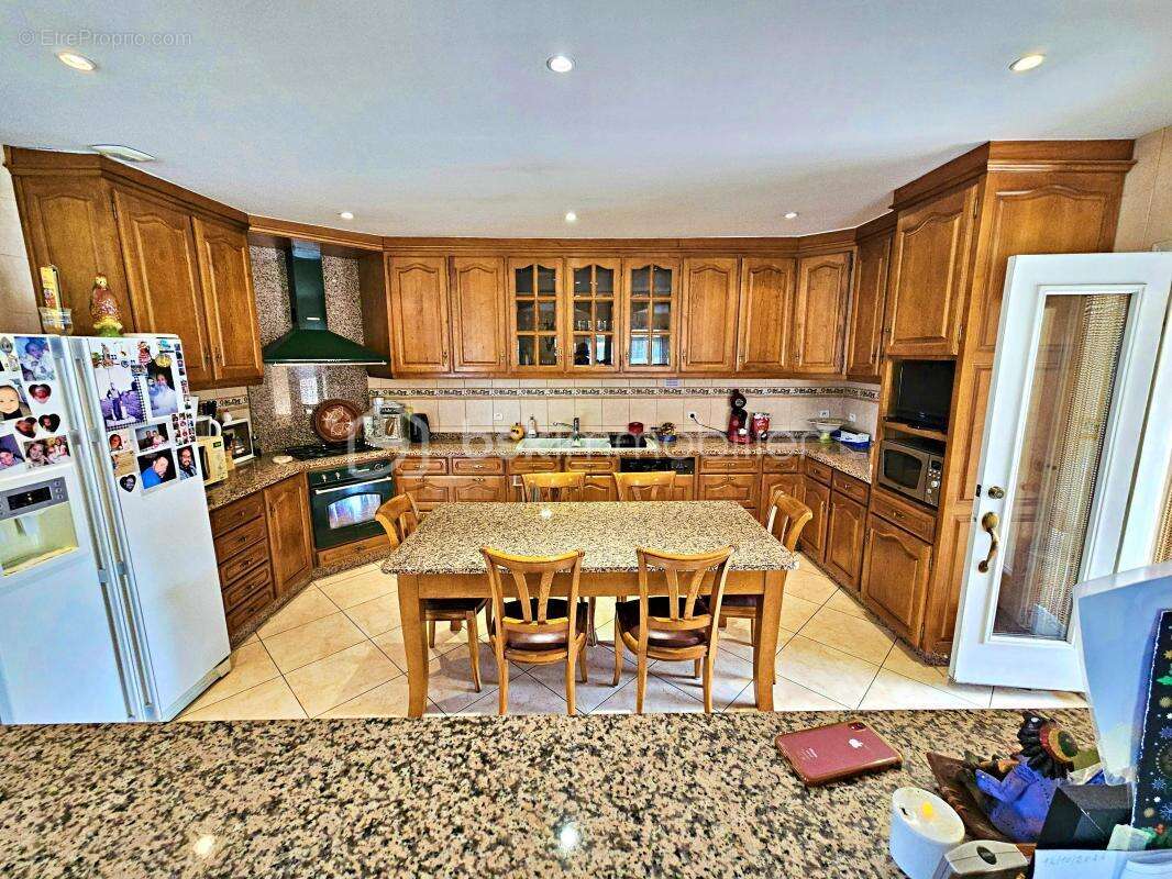 Maison à COMMELLE-VERNAY