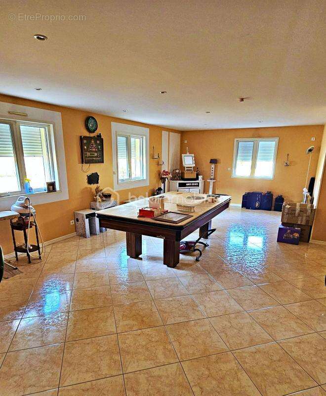 Maison à COMMELLE-VERNAY