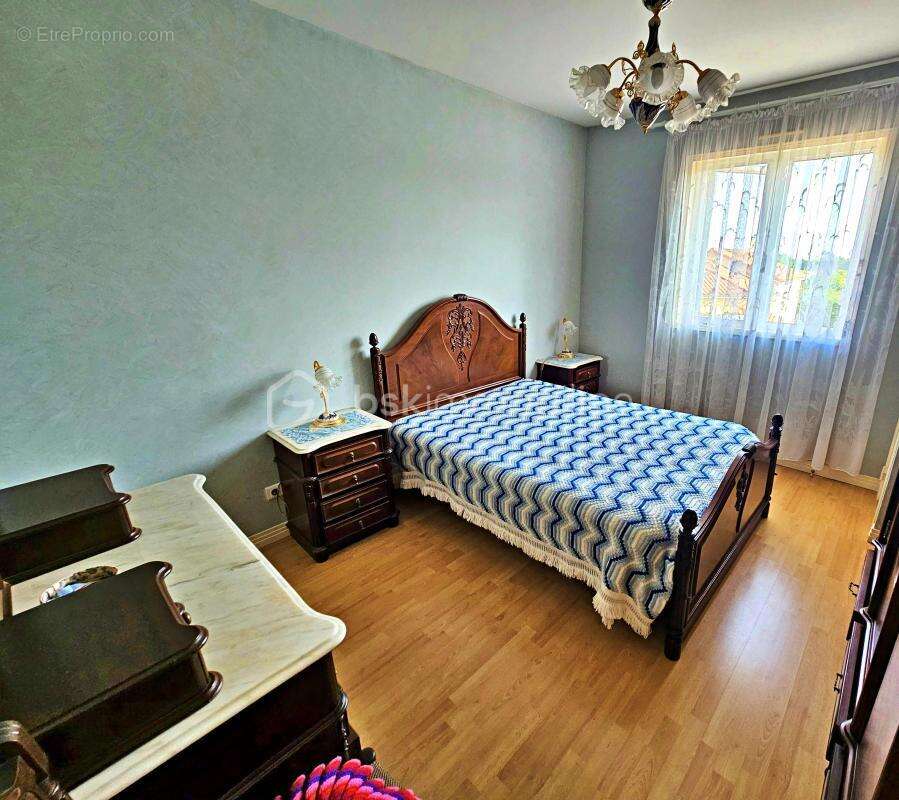 Maison à COMMELLE-VERNAY