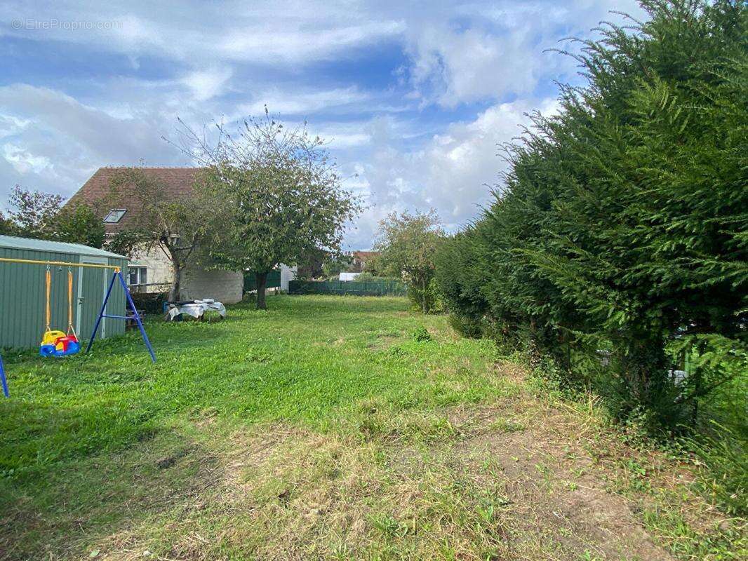 Terrain à LA CHAPELLE-EN-SERVAL