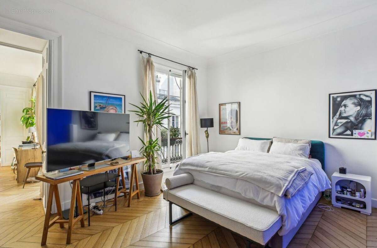 Appartement à PARIS-10E
