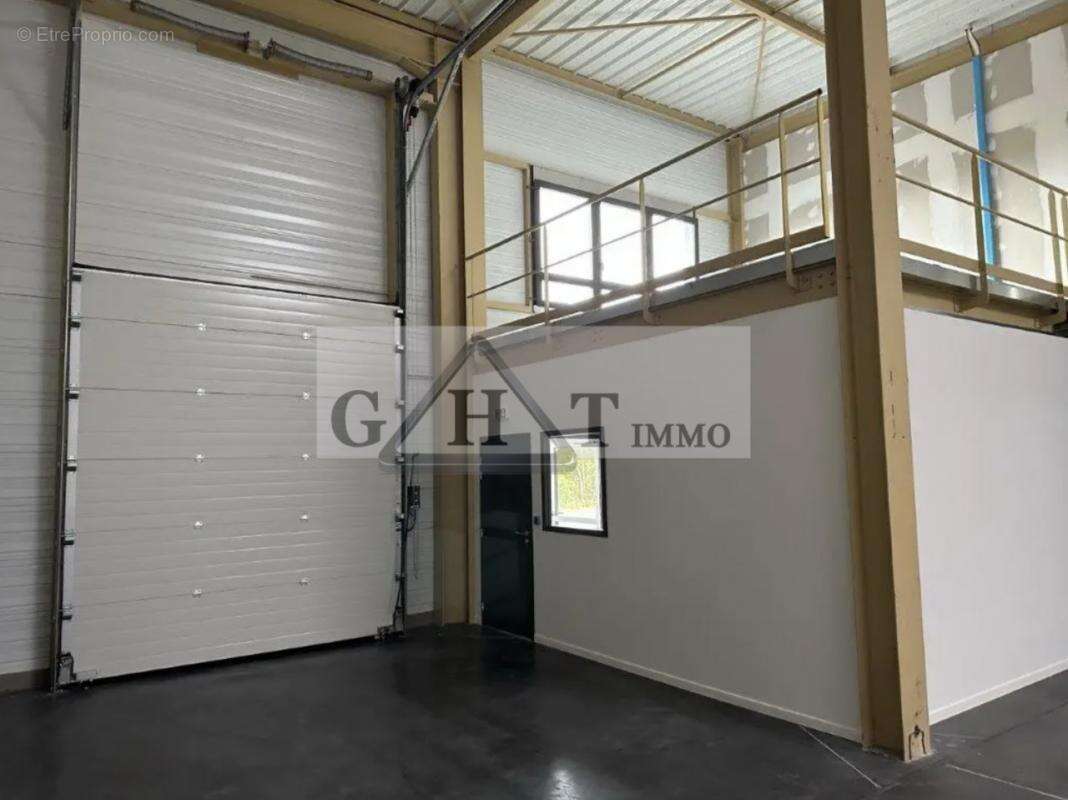 Commerce à MONTEVRAIN