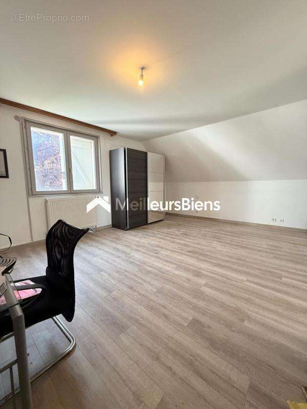 Maison à VAIVRE-ET-MONTOILLE