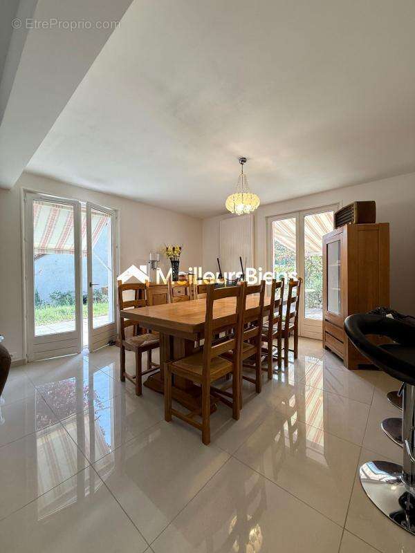 Maison à VAIVRE-ET-MONTOILLE