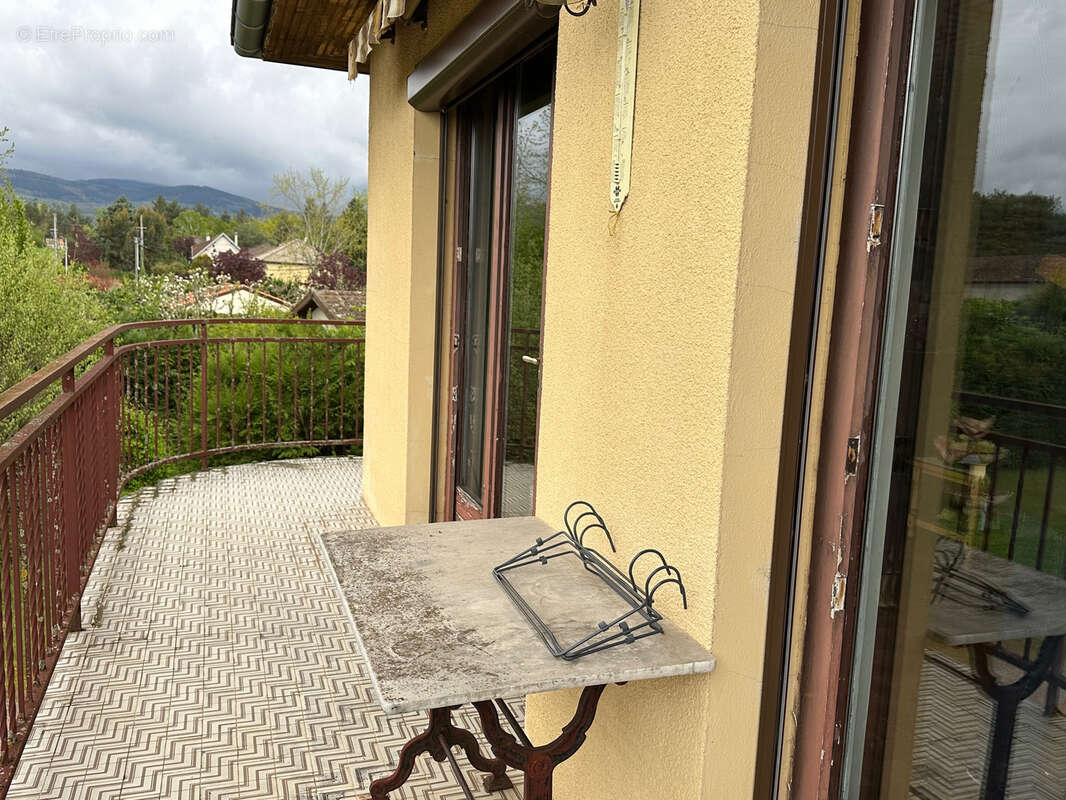 Maison à SAINT-GERMAIN-LESPINASSE