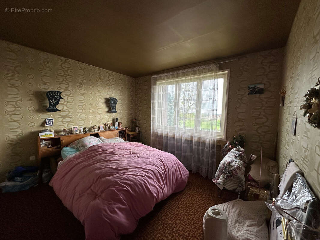 Maison à SAINT-GERMAIN-LESPINASSE