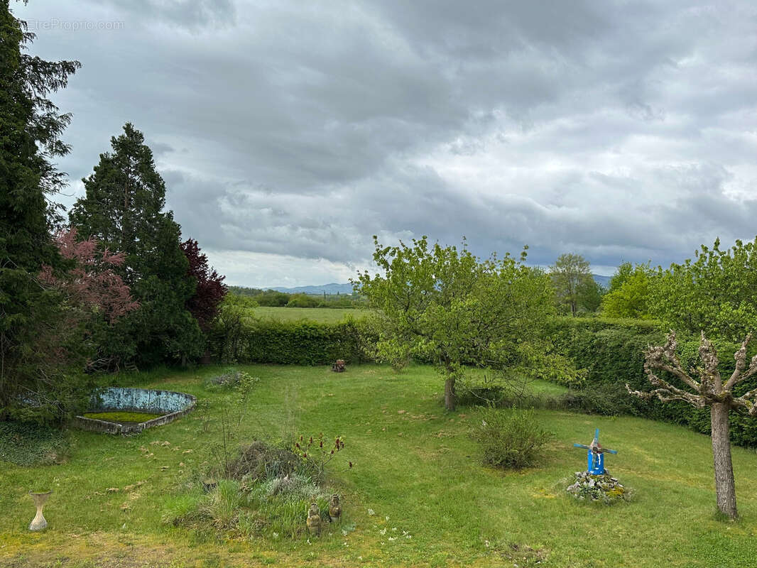 Maison à SAINT-GERMAIN-LESPINASSE