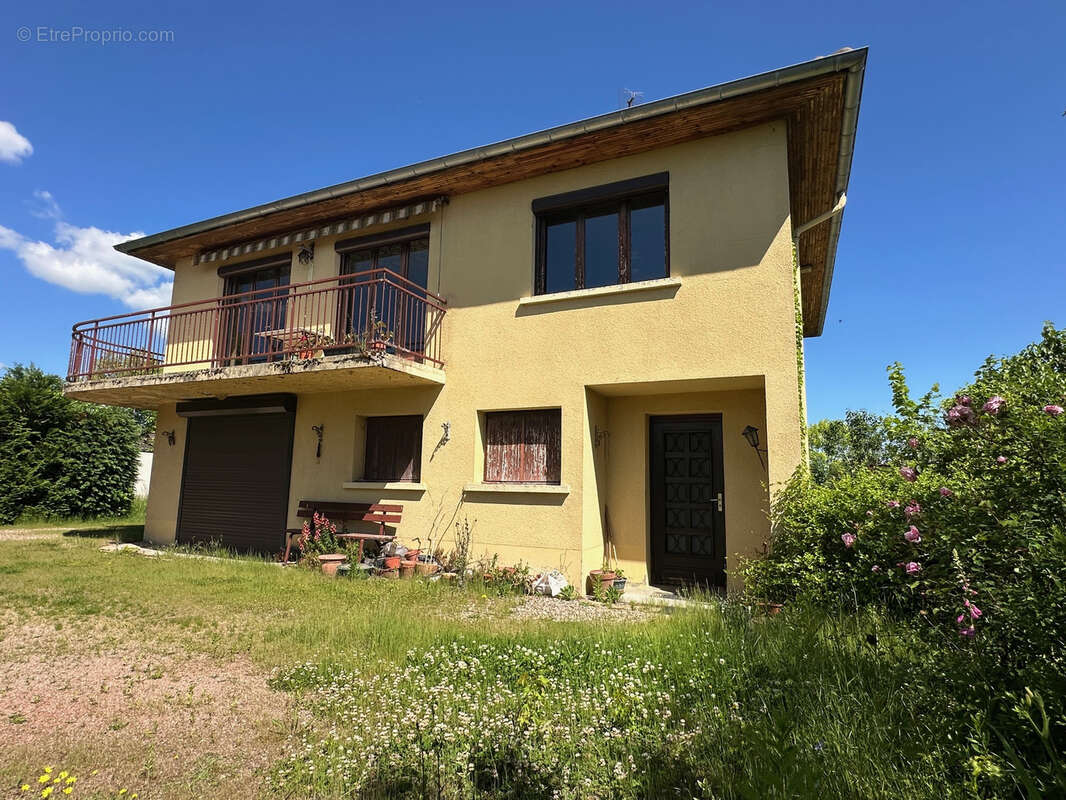 Maison à SAINT-GERMAIN-LESPINASSE