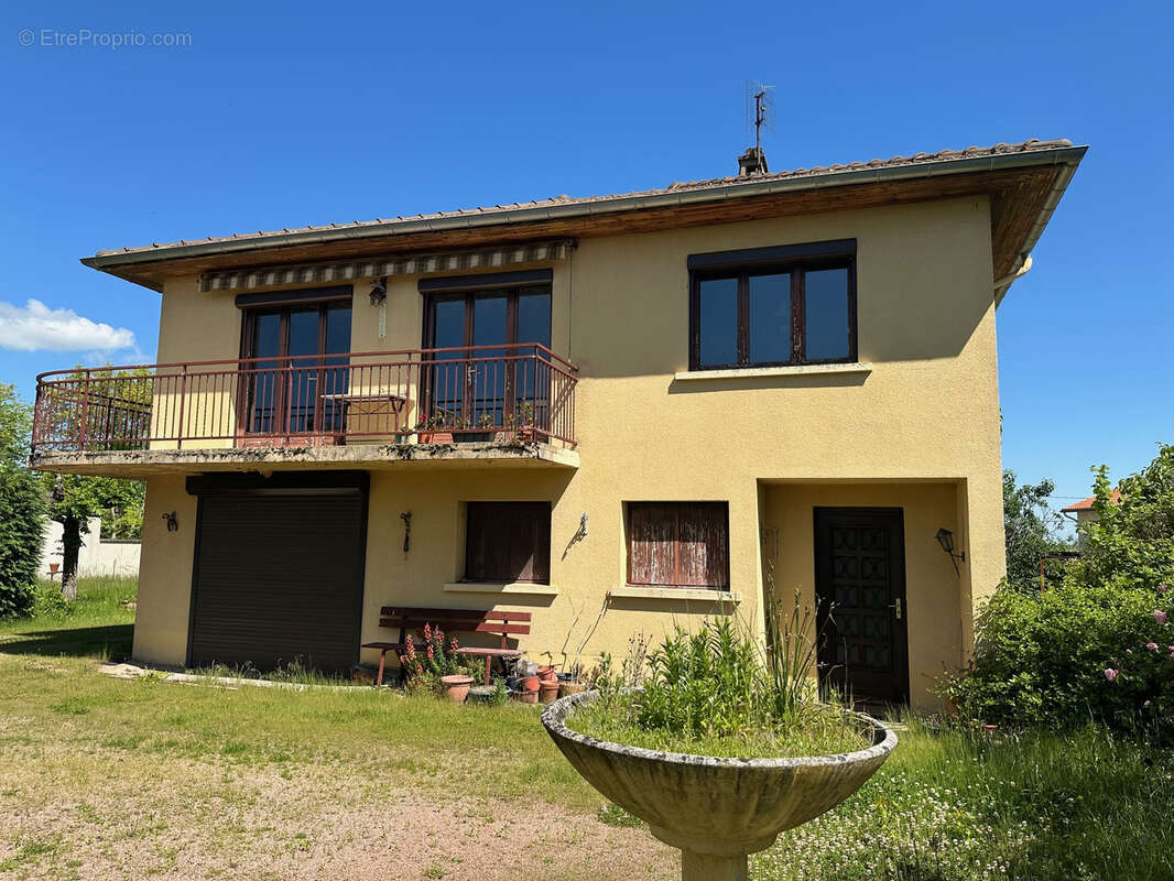 Maison à SAINT-GERMAIN-LESPINASSE
