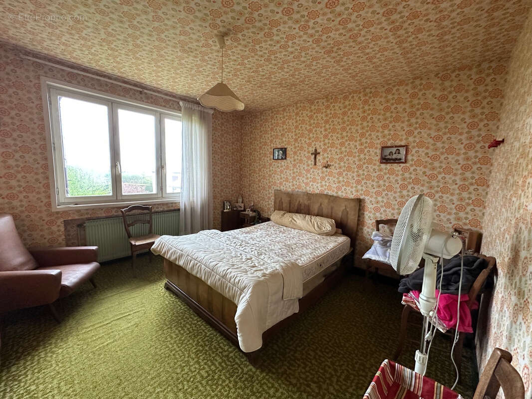 Maison à SAINT-GERMAIN-LESPINASSE