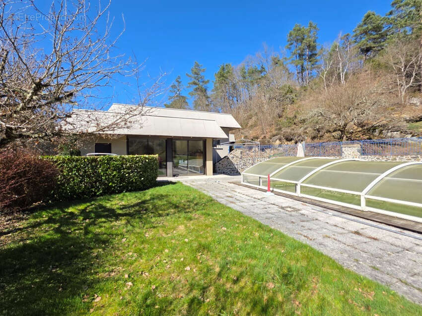 Maison à CHAPDES-BEAUFORT