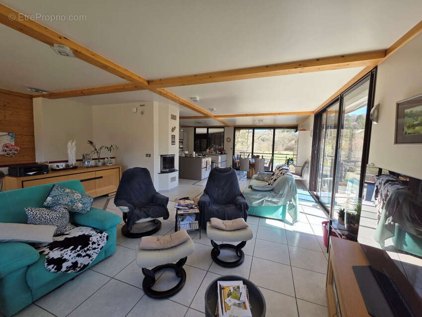 Maison à CHAPDES-BEAUFORT