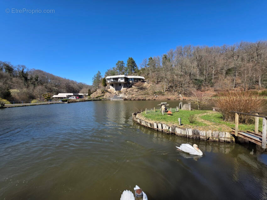 Maison à CHAPDES-BEAUFORT