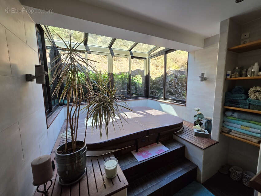 Maison à CHAPDES-BEAUFORT