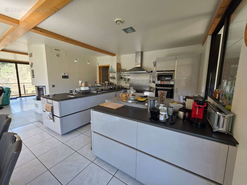 Maison à CHAPDES-BEAUFORT