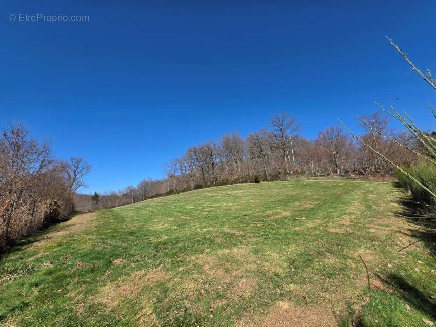 Maison à CHAPDES-BEAUFORT