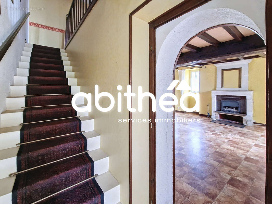 Maison à SAINT-GENIS-DE-SAINTONGE