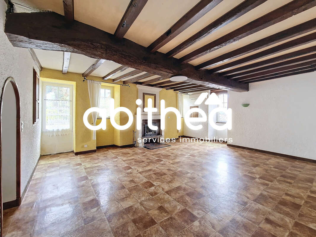 Maison à SAINT-GENIS-DE-SAINTONGE