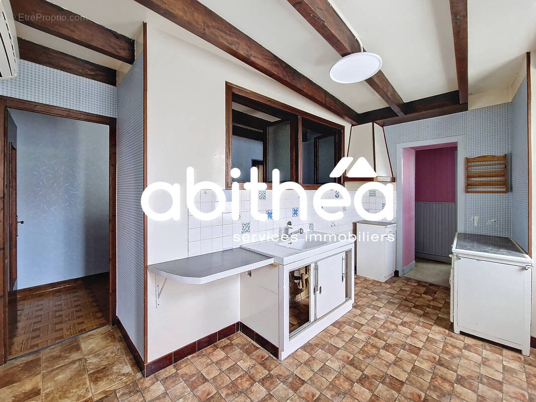 Maison à SAINT-GENIS-DE-SAINTONGE