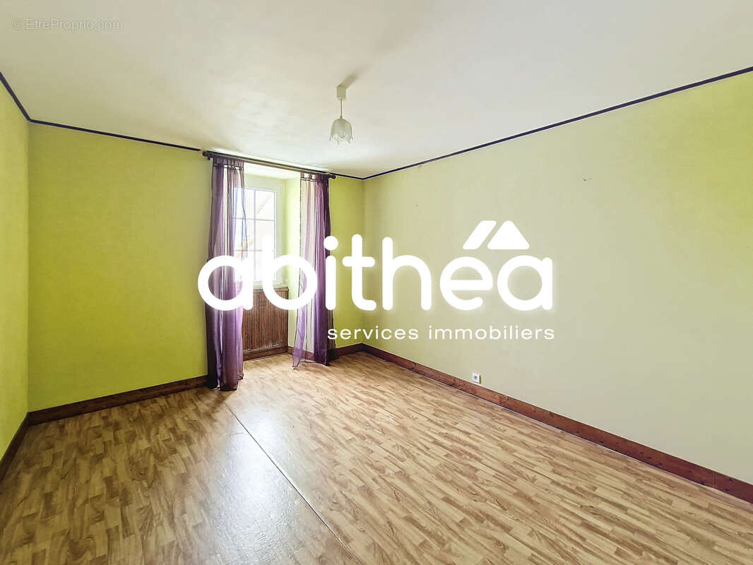 Maison à SAINT-GENIS-DE-SAINTONGE