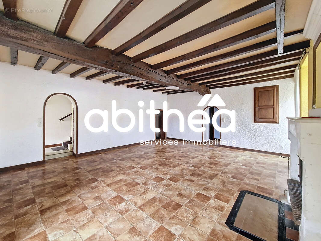 Maison à SAINT-GENIS-DE-SAINTONGE