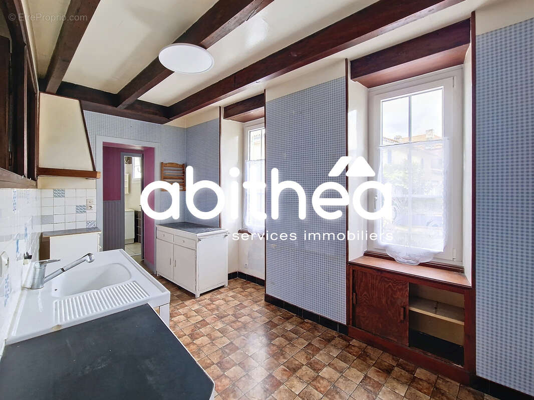 Maison à SAINT-GENIS-DE-SAINTONGE