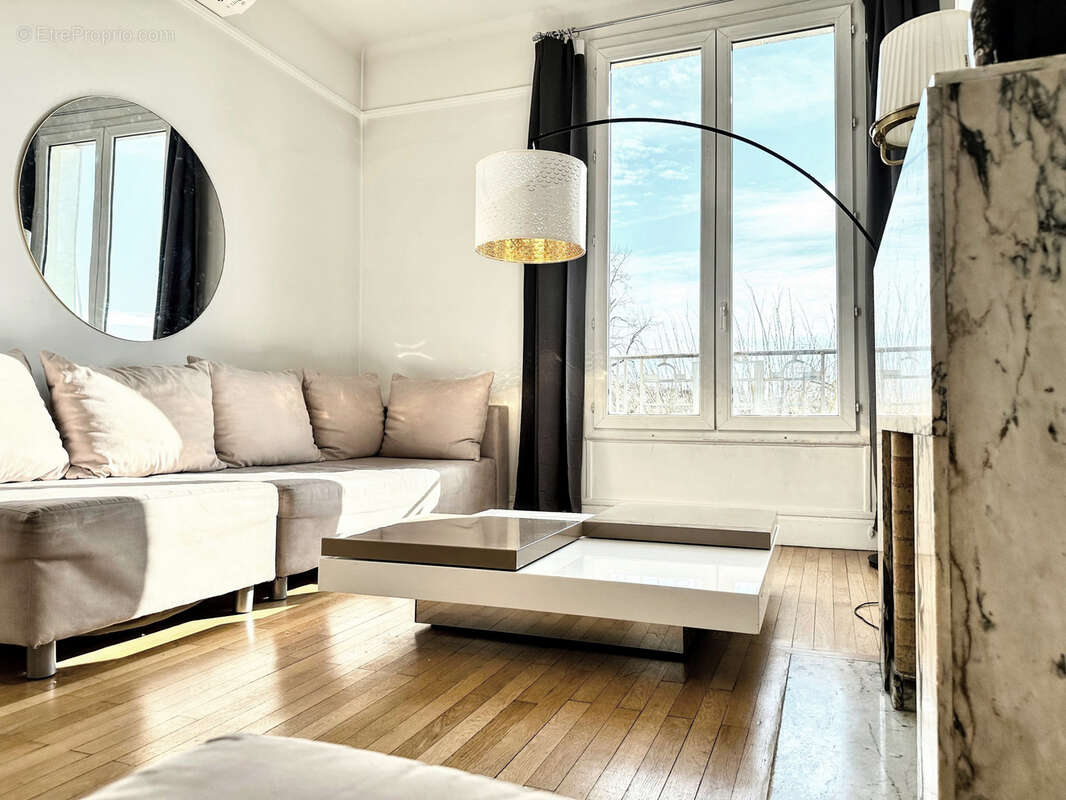 Appartement à PARIS-16E