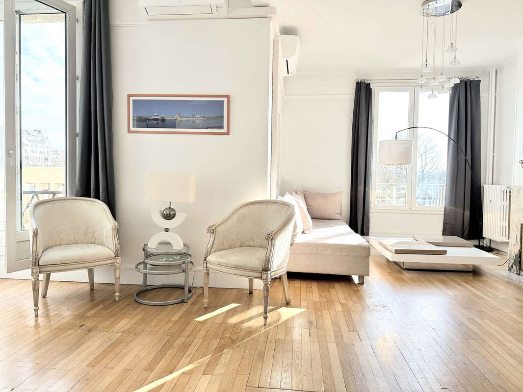 Appartement à PARIS-16E