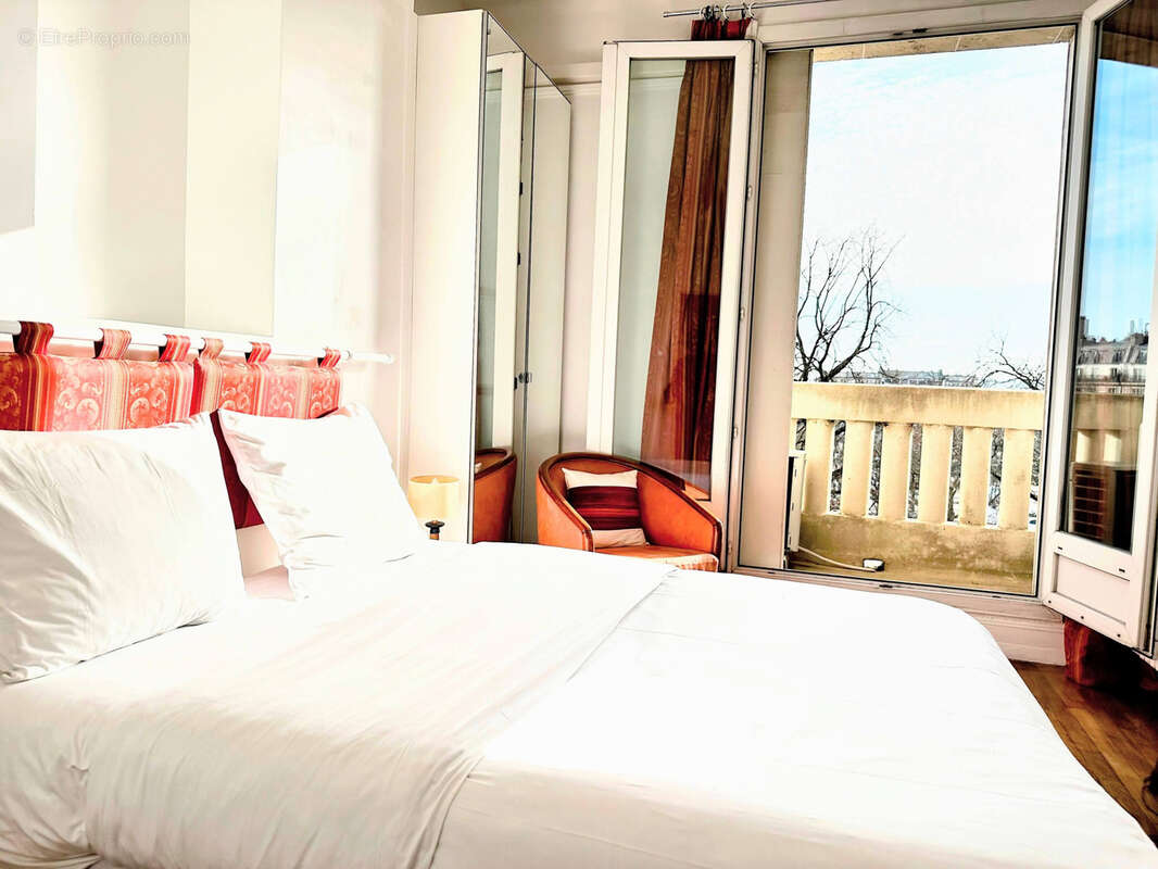 Appartement à PARIS-16E