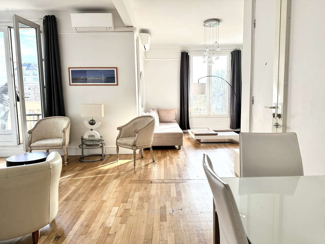 Appartement à PARIS-16E