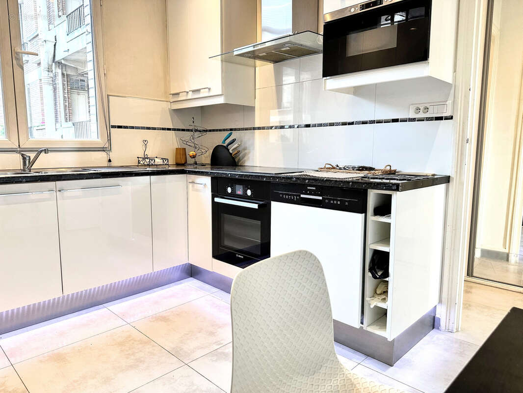 Appartement à PARIS-16E