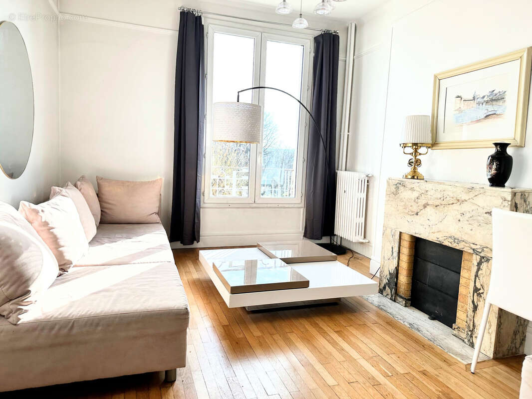 Appartement à PARIS-16E