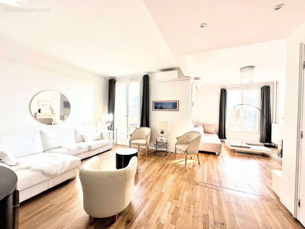 Appartement à PARIS-16E