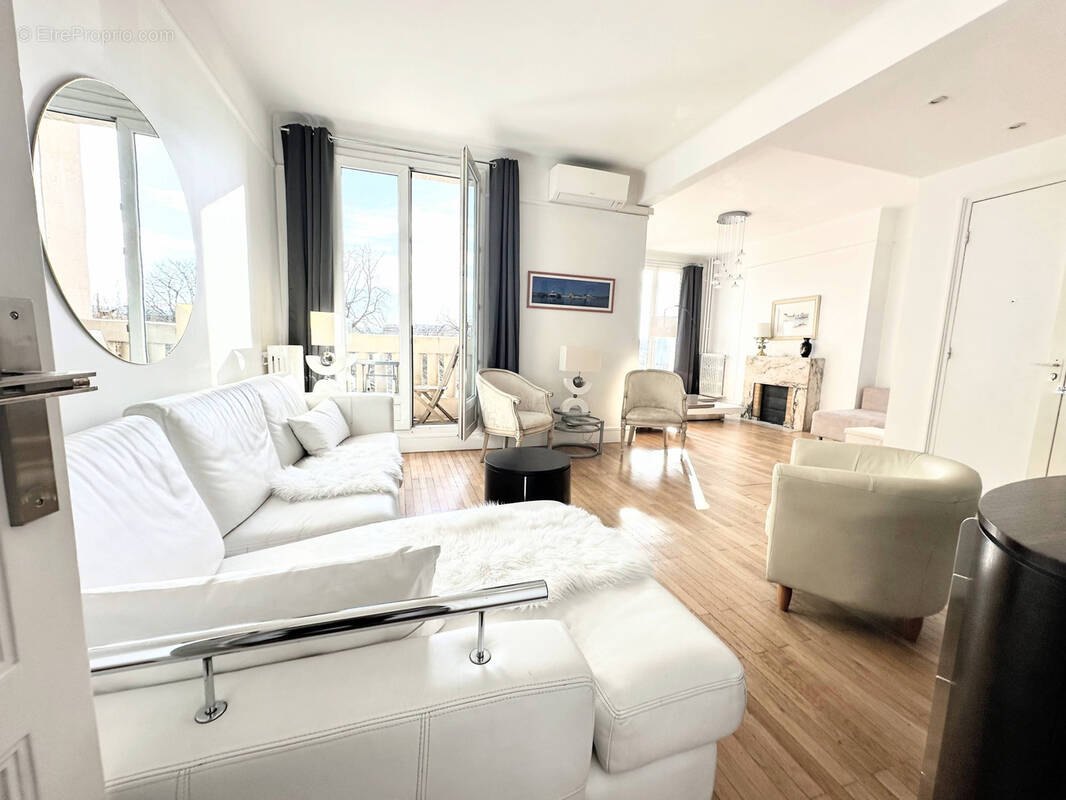 Appartement à PARIS-16E