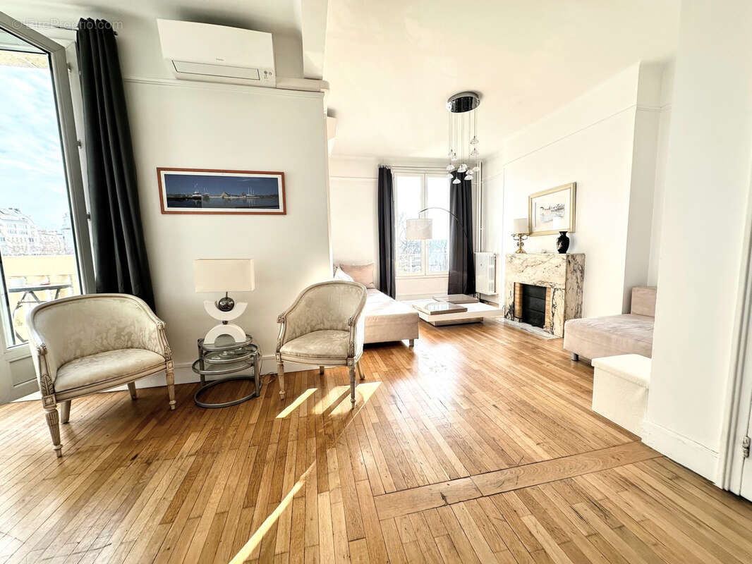 Appartement à PARIS-16E