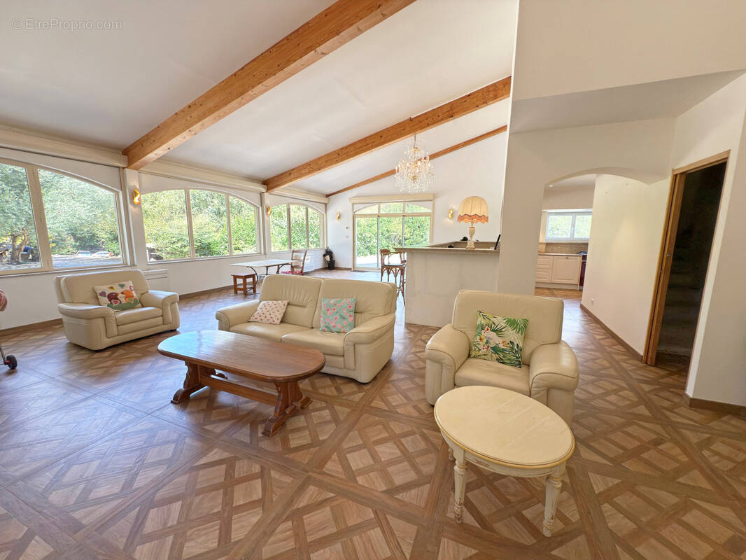 Maison à PLAN-DE-LA-TOUR