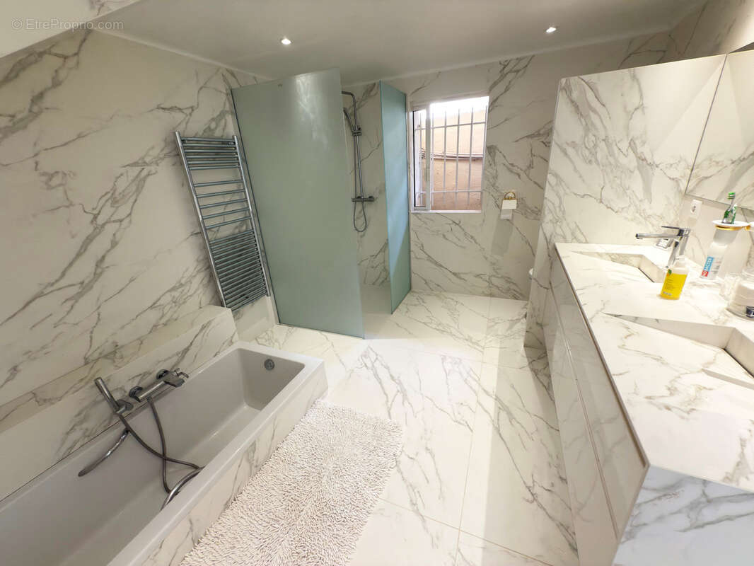 Maison à PLAN-DE-LA-TOUR