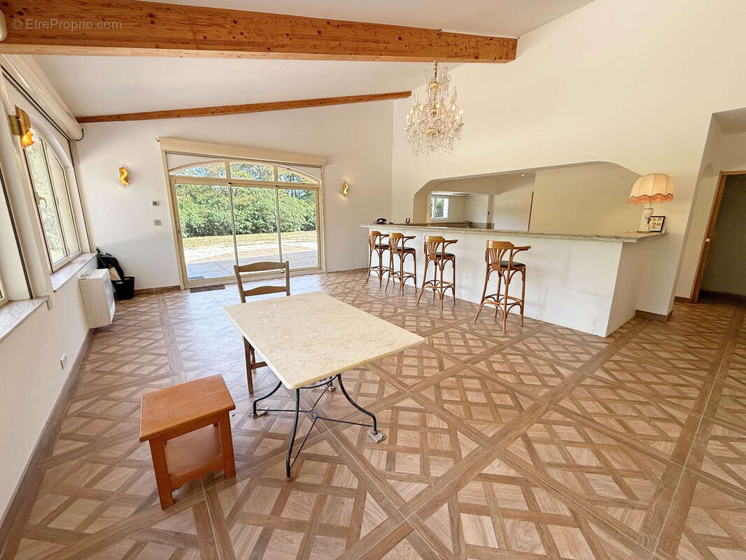 Maison à PLAN-DE-LA-TOUR