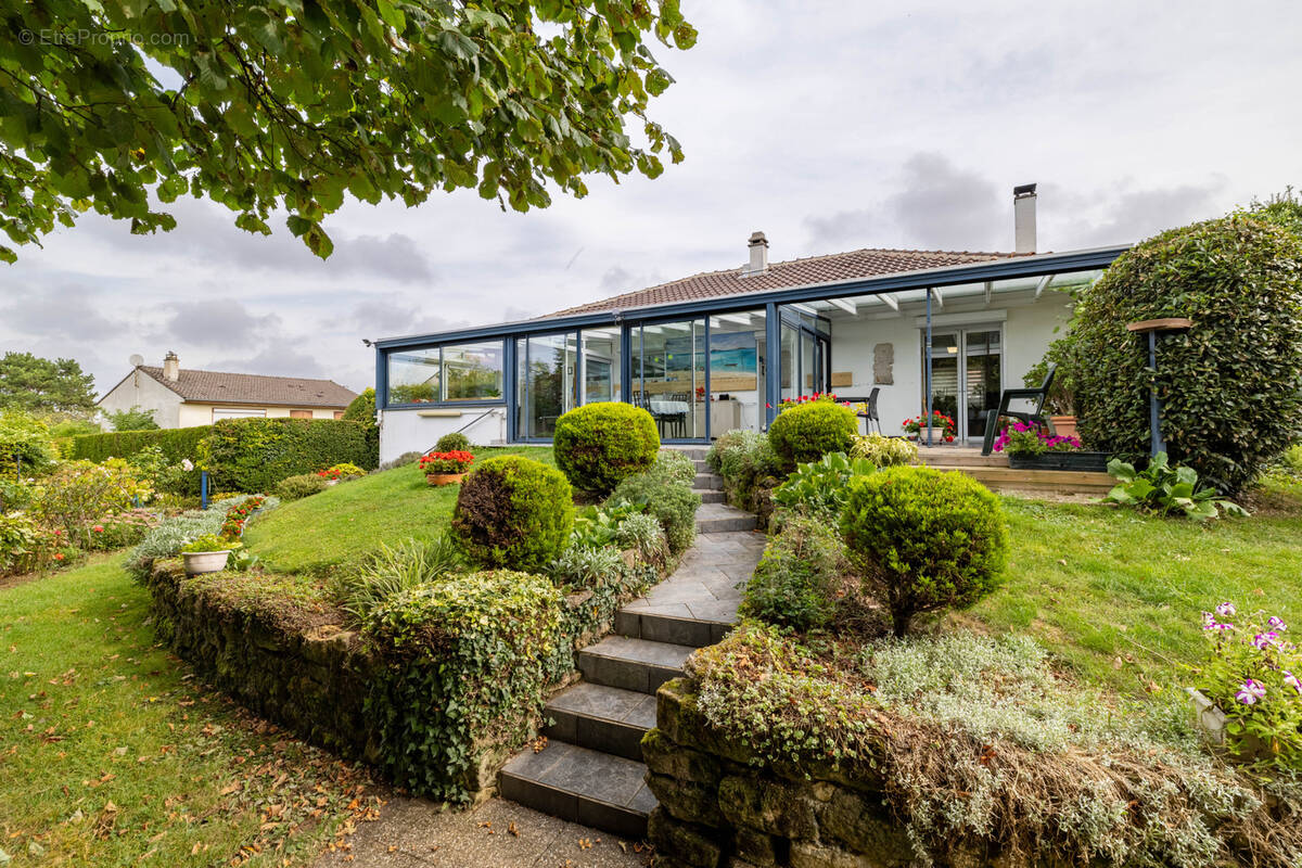 Maison à SAINT-PRIVAT-LA-MONTAGNE