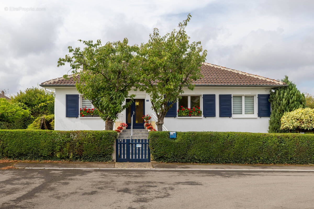 Maison à SAINT-PRIVAT-LA-MONTAGNE