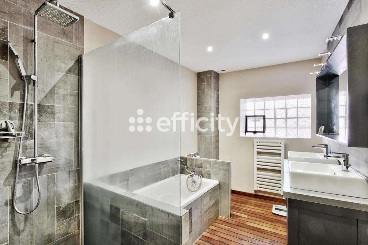 Maison à SOUCIEU-EN-JARREST