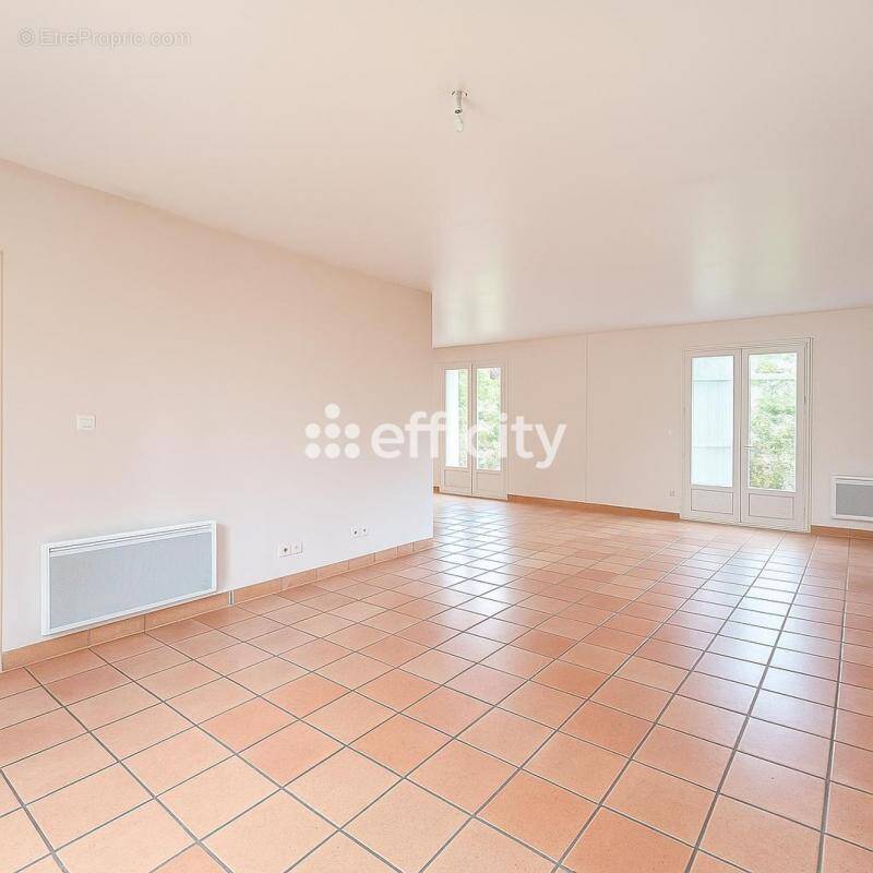 Maison à MIGNALOUX-BEAUVOIR