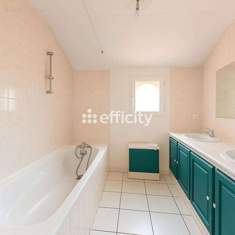 Maison à MIGNALOUX-BEAUVOIR