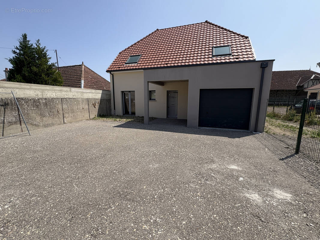 Maison à LA RIVIERE-DE-CORPS